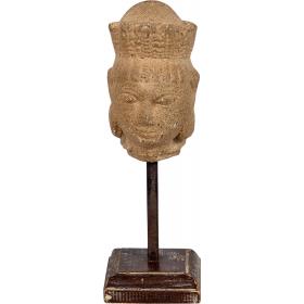 Kamenná busta hlavy z dob antiky