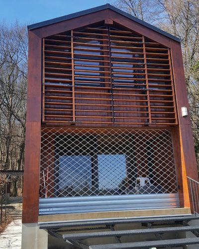 Pergola pri bazéne s presklenou strechou